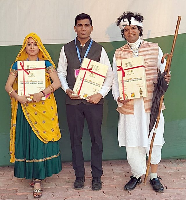 Hero Rajan Kumar's Poem Resonates with Prime Minister Narendra Modi at ...